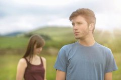 生活方式： 美满婚姻的背后 老公痴迷卧室卫生
